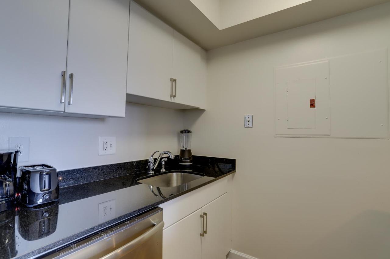 Stylish And Charming Apartment In Pentagon City Arlington Exterior foto