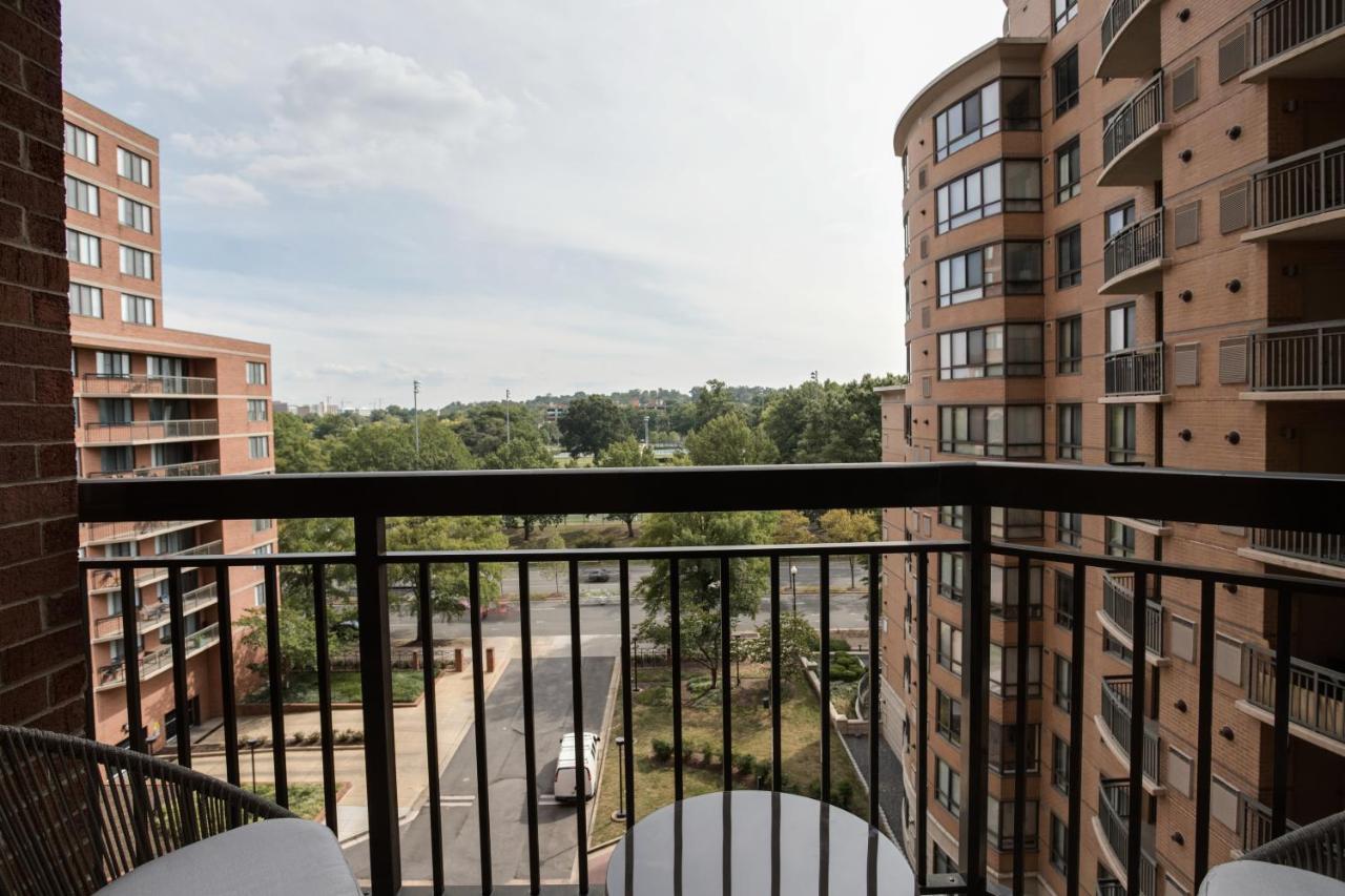 Stylish And Charming Apartment In Pentagon City Arlington Exterior foto